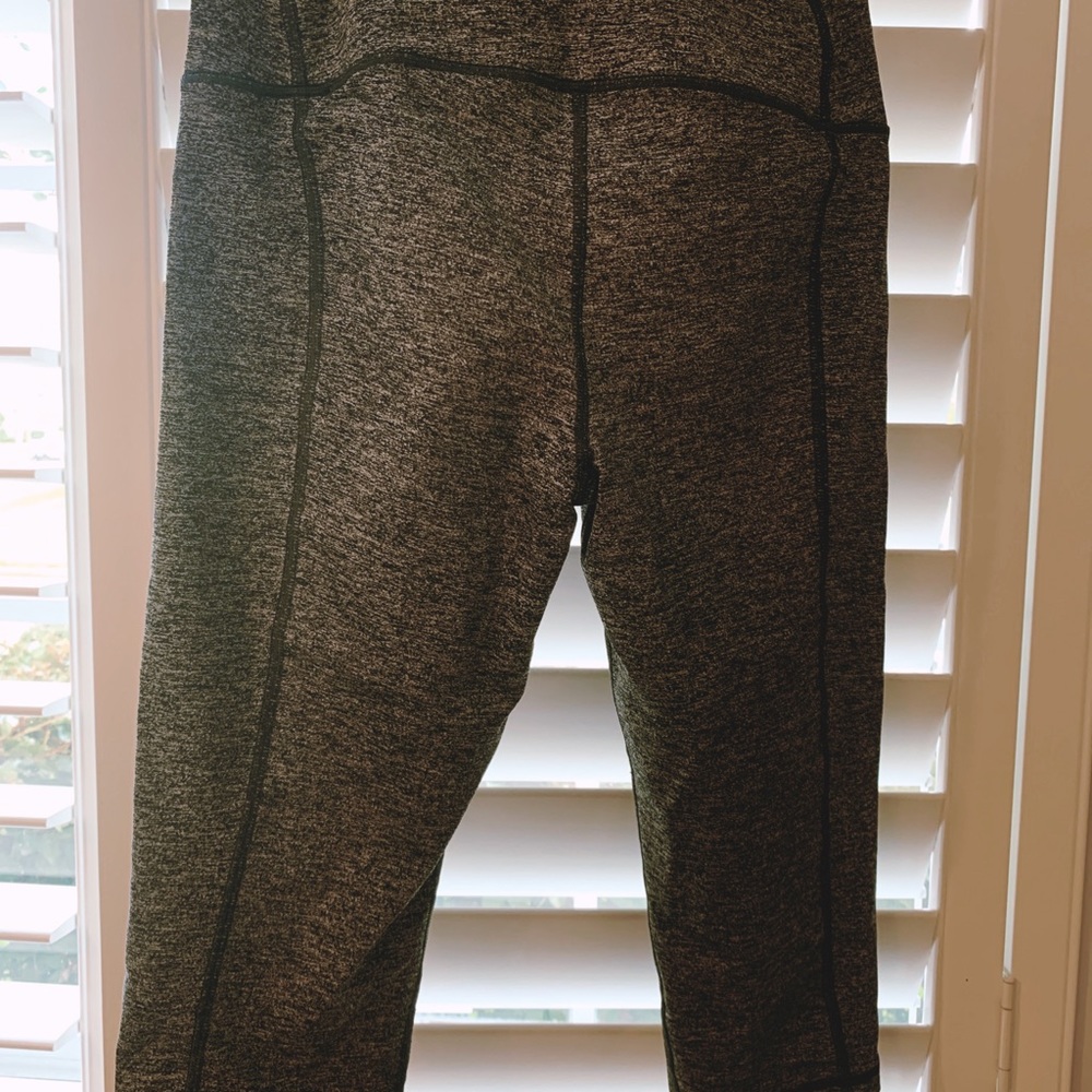 VSX Victoria Secret Sport crop knockout leggings - Picture 2 of 3